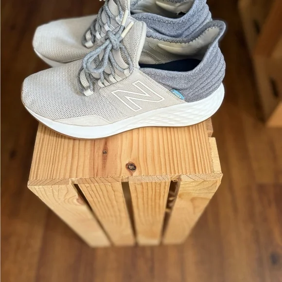 New Balance Light Gray Athletic Shoes - Picture 1 of 6